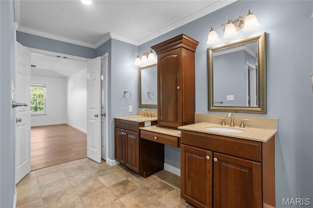 32 Muirfield Hill Court S, Unincorporated, MO 63304