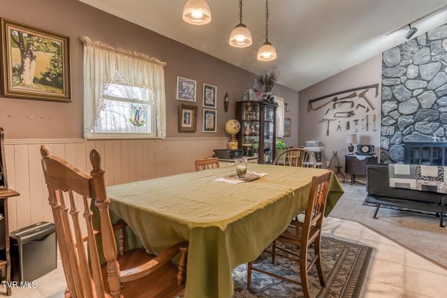 16 Chaucer Court, Gray, TN 37615