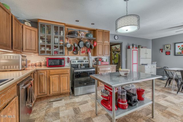 16 Chaucer Court, Gray, TN 37615