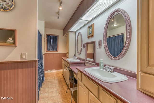 16 Chaucer Court, Gray, TN 37615