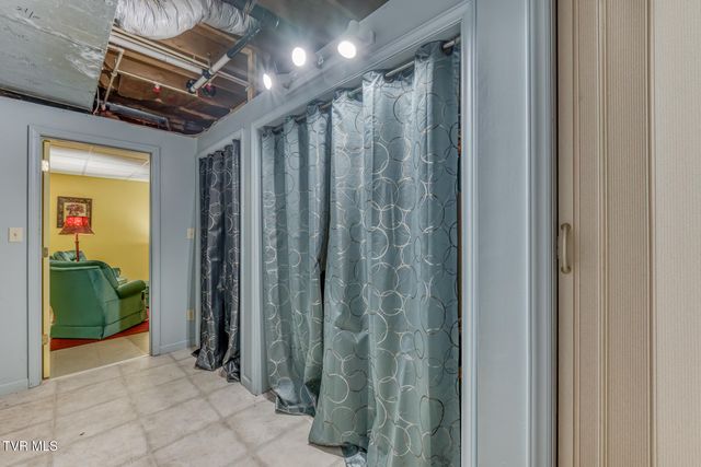 16 Chaucer Court, Gray, TN 37615