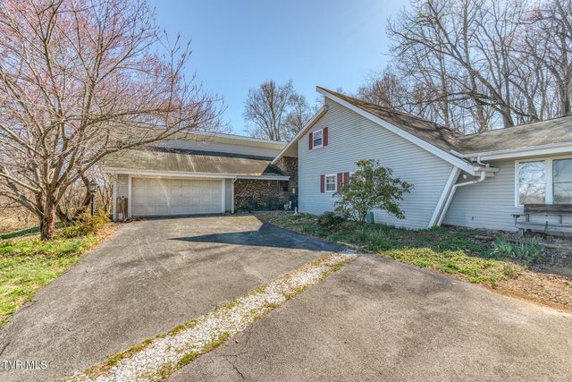 16 Chaucer Court, Gray, TN 37615