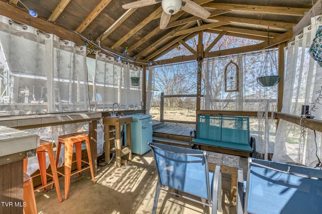 16 Chaucer Court, Gray, TN 37615