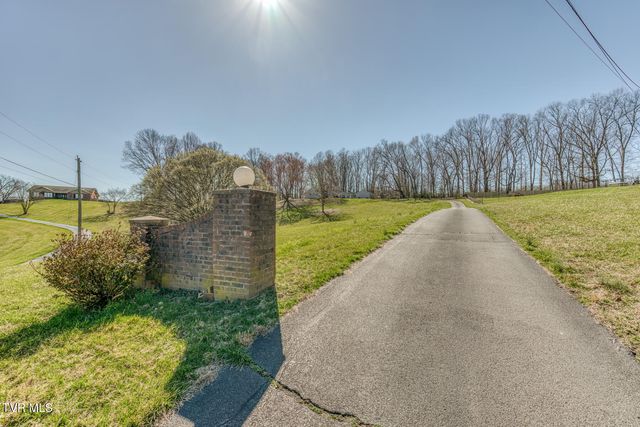 16 Chaucer Court, Gray, TN 37615