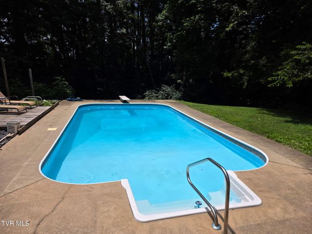 16 Chaucer Court, Gray, TN 37615