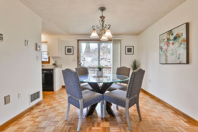 804 Reynolds Dr 804, Saugus, MA 01906