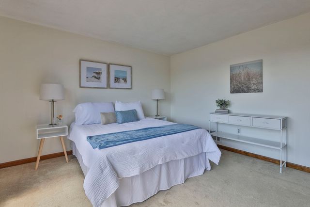 804 Reynolds Dr 804, Saugus, MA 01906