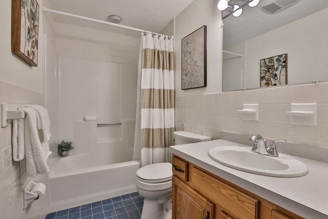 804 Reynolds Dr 804, Saugus, MA 01906