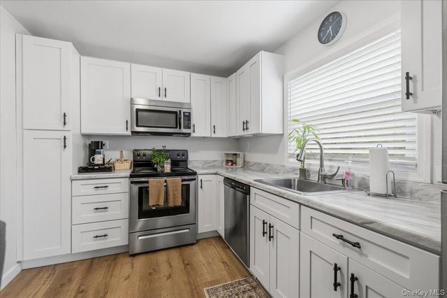 745 Greenbelt Parkway W, Holbrook, NY 11741