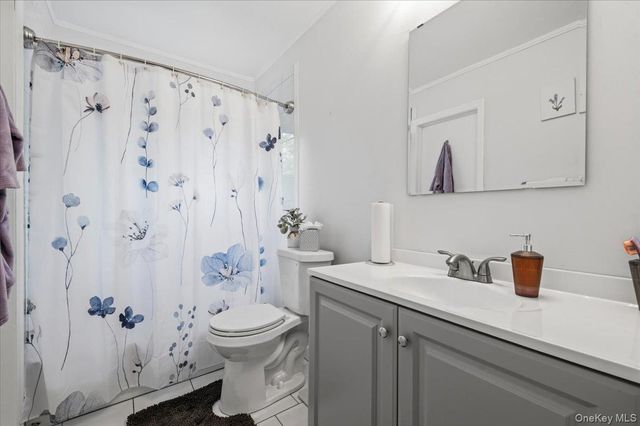 745 Greenbelt Parkway W, Holbrook, NY 11741