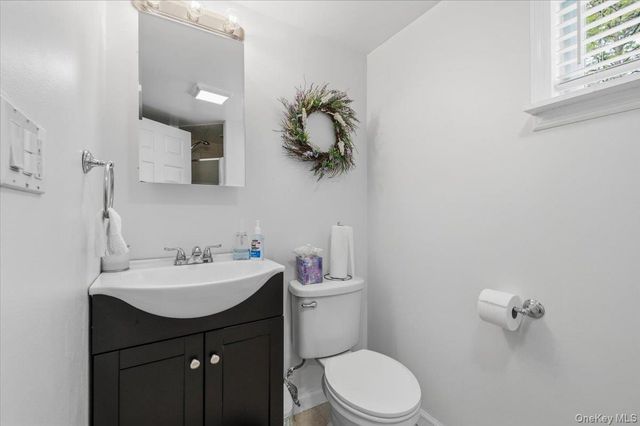 745 Greenbelt Parkway W, Holbrook, NY 11741