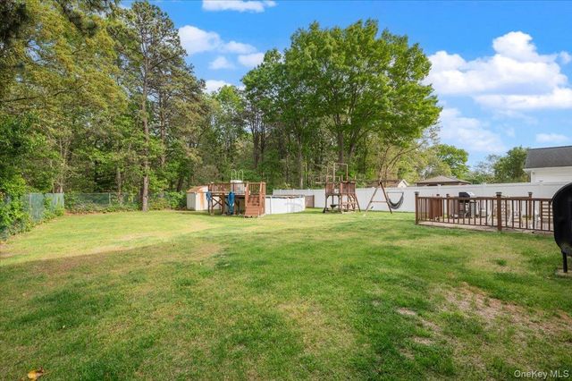745 Greenbelt Parkway W, Holbrook, NY 11741