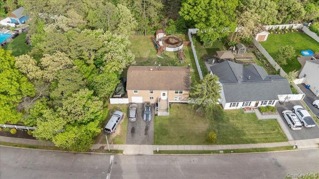 745 Greenbelt Parkway W, Holbrook, NY 11741
