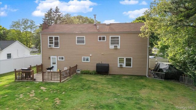 745 Greenbelt Parkway W, Holbrook, NY 11741