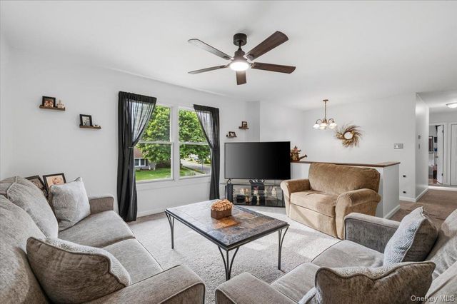 745 Greenbelt Parkway W, Holbrook, NY 11741