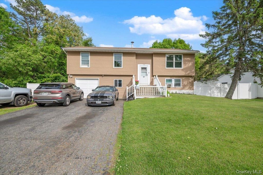 745 Greenbelt Parkway W, Holbrook, NY 11741