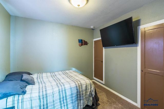 305 E WATERTOWN, Rapid City, SD 57701