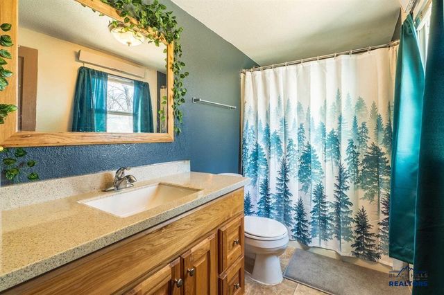 305 E WATERTOWN, Rapid City, SD 57701