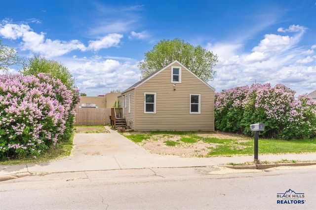 305 E WATERTOWN, Rapid City, SD 57701