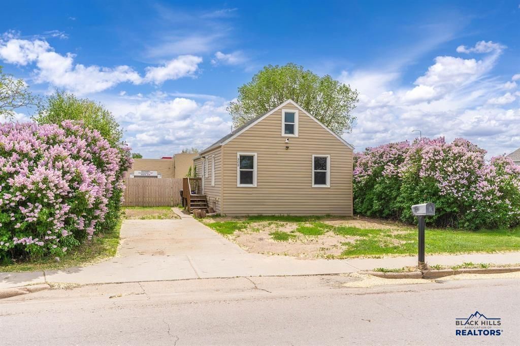 305 E WATERTOWN, Rapid City, SD 57701