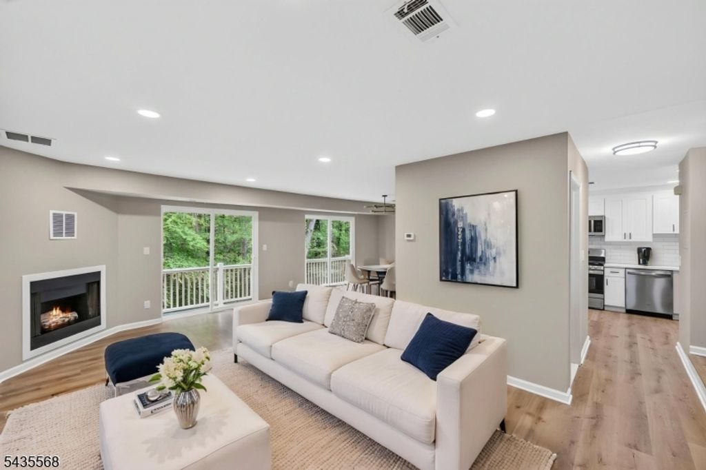 32 Woods Edge Dr, Roxbury Twp., NJ 07876