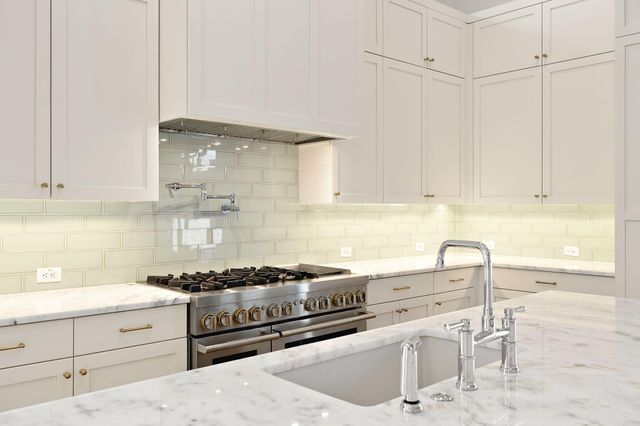 5900 Moondust LN, Austin, TX 78730