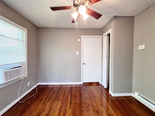 1121 N Bishop Avenue C, Dallas, TX 75208