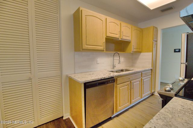 7762 KNOLL Drive S, Jacksonville, FL 32221