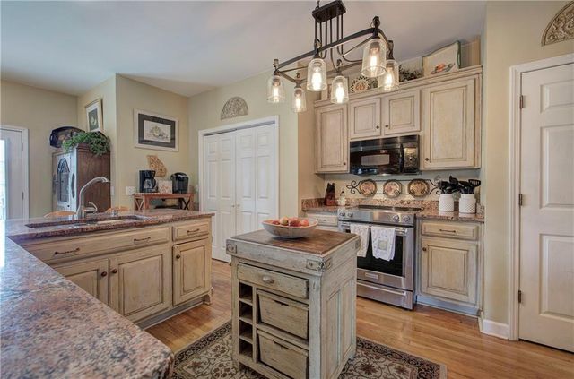 6 Devon Court, Cartersville, GA 30120