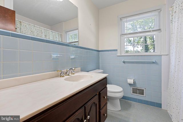1110 WEBSTER DR, Wilmington, DE 19803
