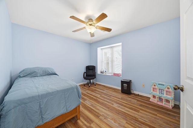 220 Holly Lane, Schererville, IN 46375