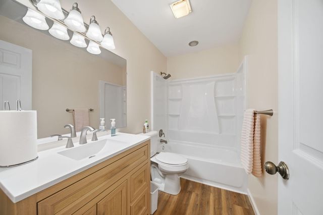 220 Holly Lane, Schererville, IN 46375