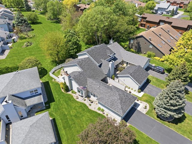 220 Holly Lane, Schererville, IN 46375