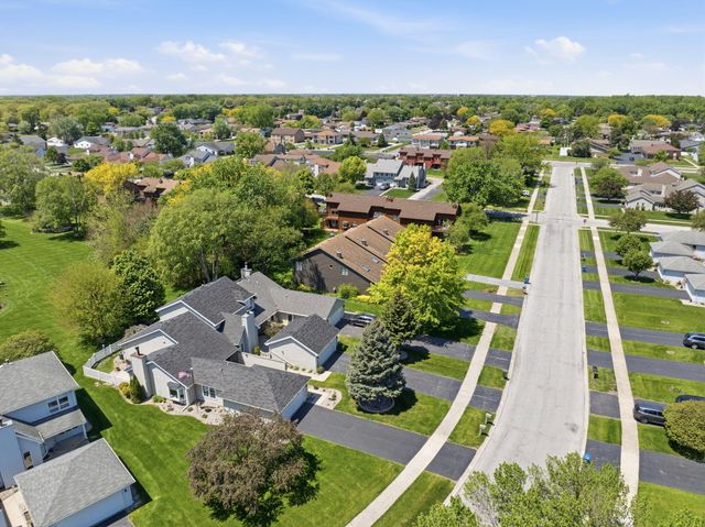 220 Holly Lane, Schererville, IN 46375