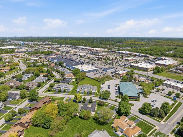 220 Holly Lane, Schererville, IN 46375