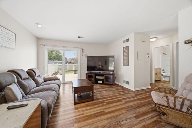 220 Holly Lane, Schererville, IN 46375