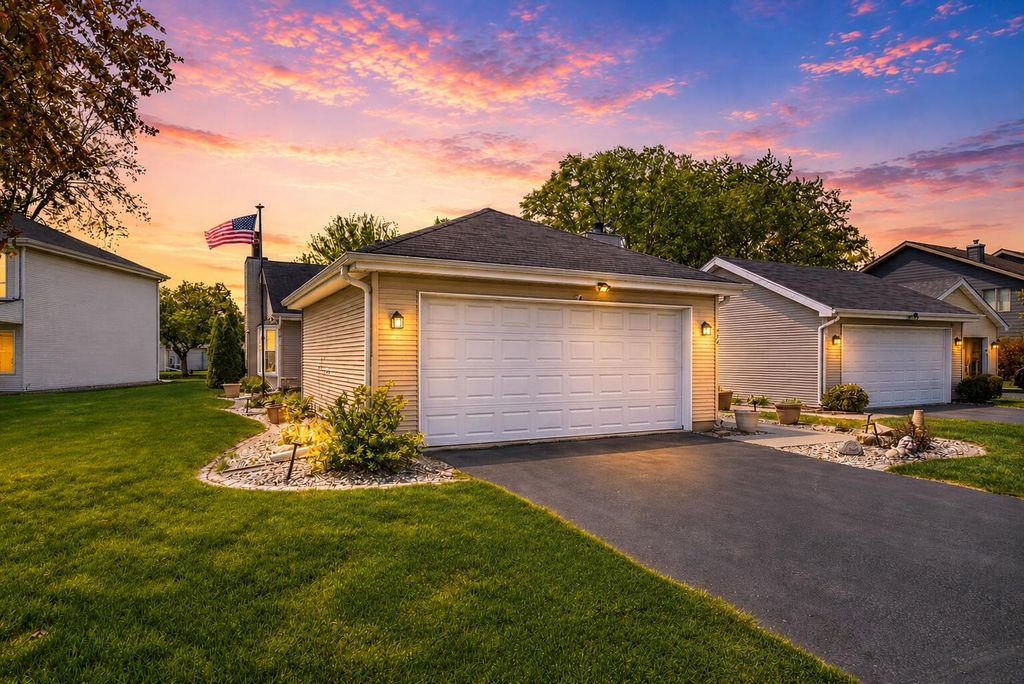 220 Holly Lane, Schererville, IN 46375