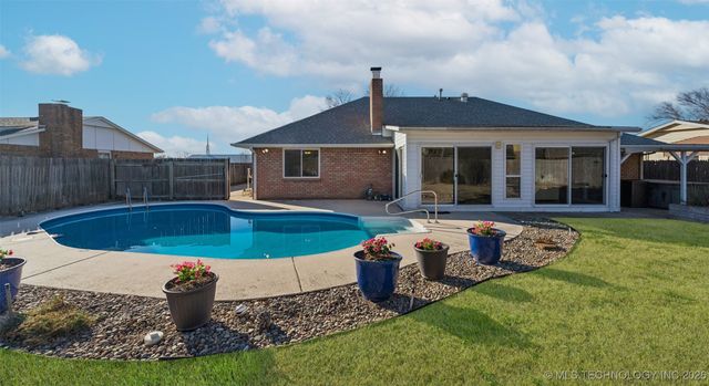 612 Westwood Drive, Claremore, OK 74017