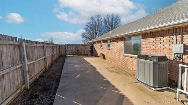 612 Westwood Drive, Claremore, OK 74017