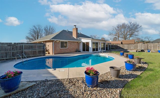 612 Westwood Drive, Claremore, OK 74017