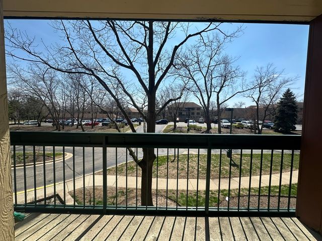 1800 HUNTINGTON Boulevard 206, Hoffman Estates, IL 60169
