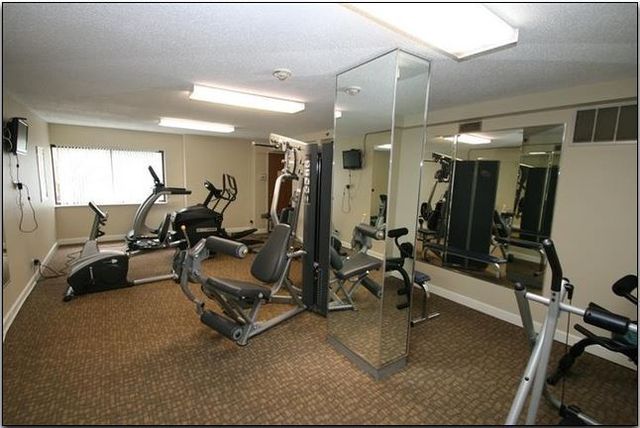 1800 HUNTINGTON Boulevard 206, Hoffman Estates, IL 60169