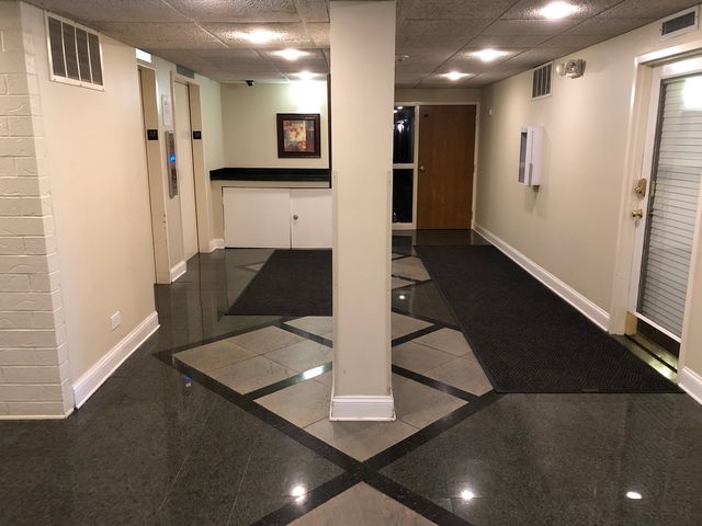 1800 HUNTINGTON Boulevard 206, Hoffman Estates, IL 60169