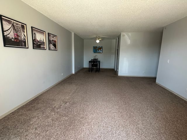 1800 HUNTINGTON Boulevard 206, Hoffman Estates, IL 60169