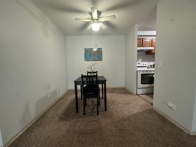 1800 HUNTINGTON Boulevard 206, Hoffman Estates, IL 60169