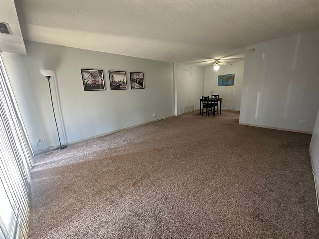 1800 HUNTINGTON Boulevard 206, Hoffman Estates, IL 60169