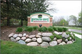 1800 HUNTINGTON Boulevard 206, Hoffman Estates, IL 60169
