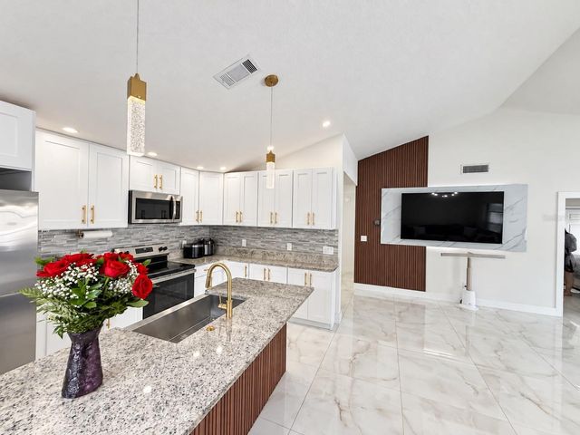 5483 FRIARSWAY DRIVE, Tampa, FL 33624