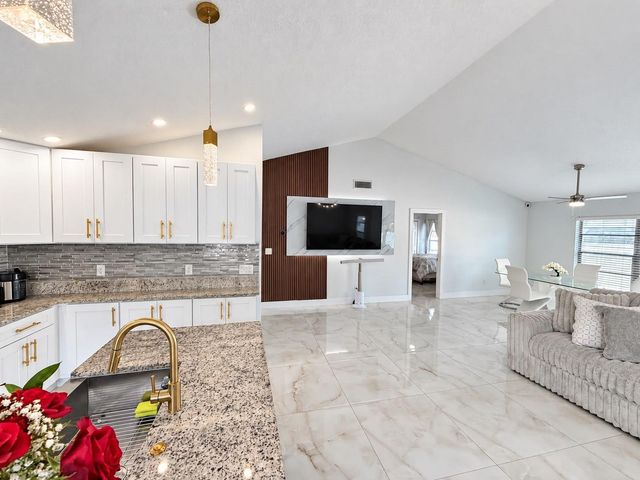 5483 FRIARSWAY DRIVE, Tampa, FL 33624