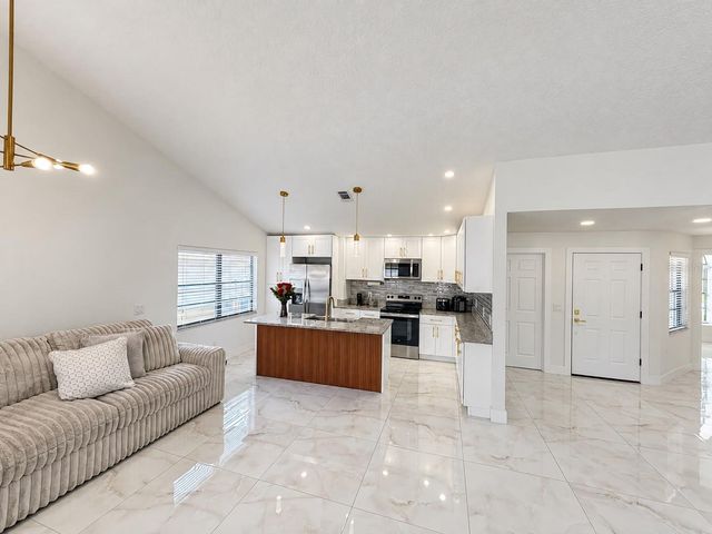 5483 FRIARSWAY DRIVE, Tampa, FL 33624
